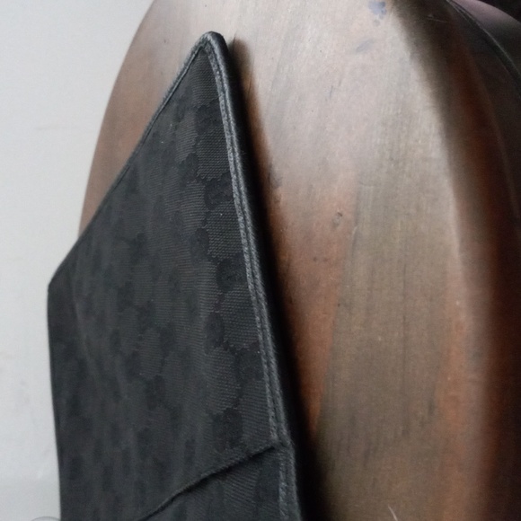 Authentic Gucci GG Monogram Supreme Messenger Crossbody Bag - Picture 4 of 8